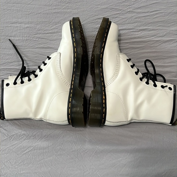Doc Martens 1460 Smooth Leather White Combat Boots (Like New) - Picture 6 of 10